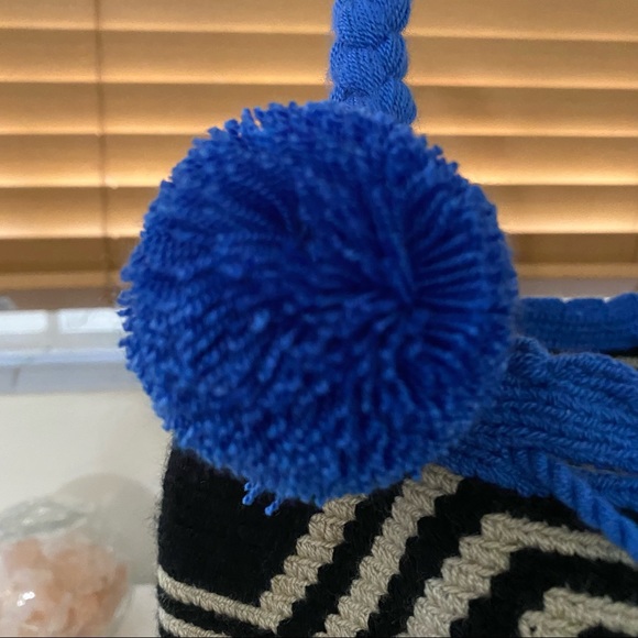 Colombian Wayuu Mochila Boho Shoulder Bucket blue and black handmade Bag - Picture 8 of 13